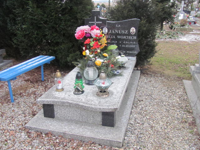 Grób Emilia Janusz